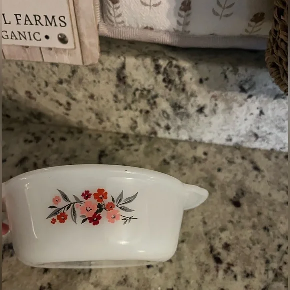 Vintage Pyrex Fire-King Primrose 1 Pint Casserole Dish - Picture 2 of 5